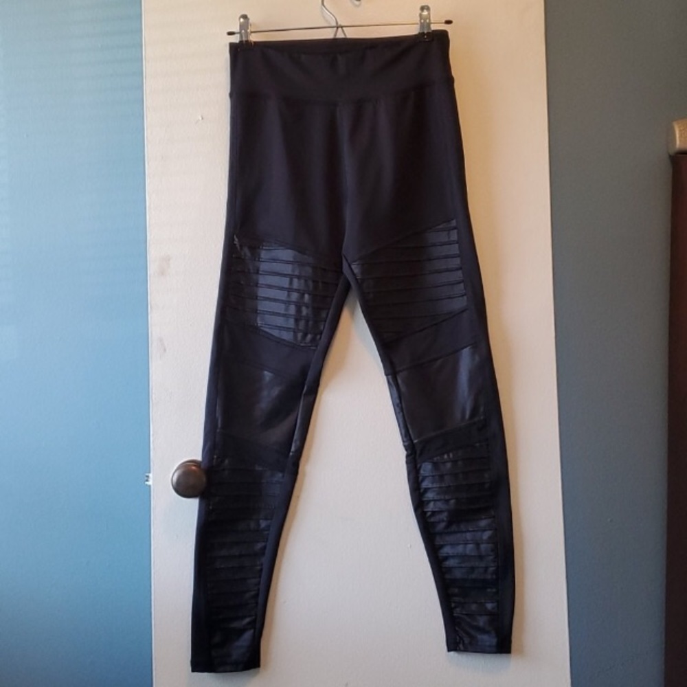 Black Faux leather detail Leggings - Picture 2 of 3